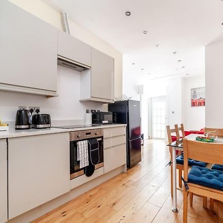 Spacious Retreat 2-Bed In Popular Camden Town Londres Exterior foto