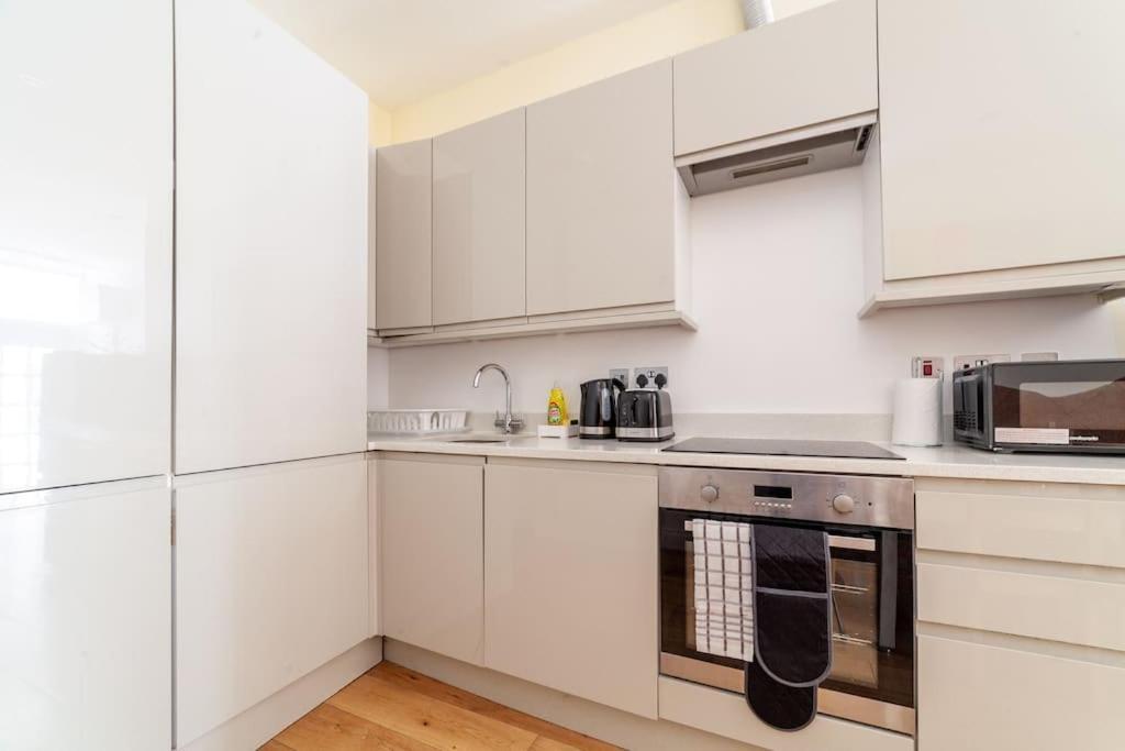 Spacious Retreat 2-Bed In Popular Camden Town Londres Exterior foto